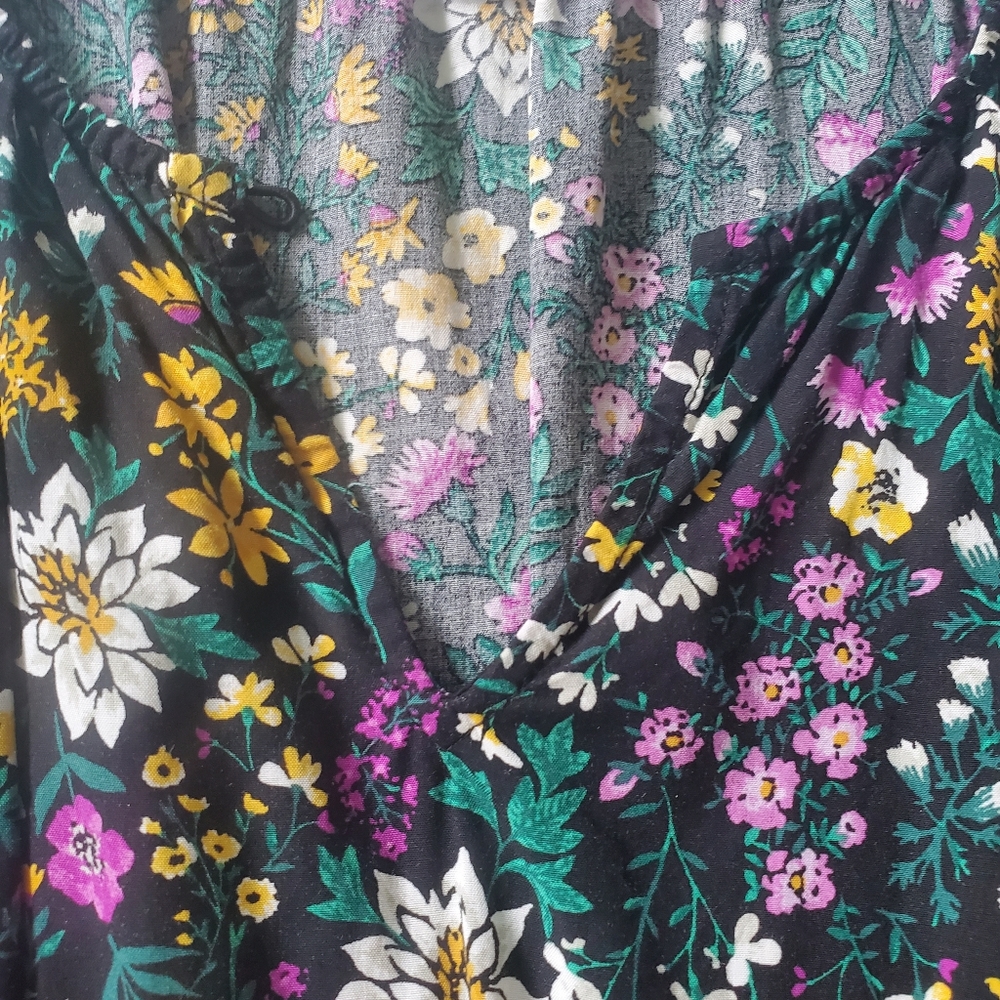 Old Navy floral romper - Picture 4 of 7